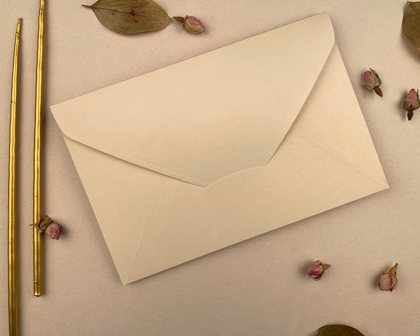 Plic Invitatie - E14x21 cm, 200gr. crem inchis mat - orizontal