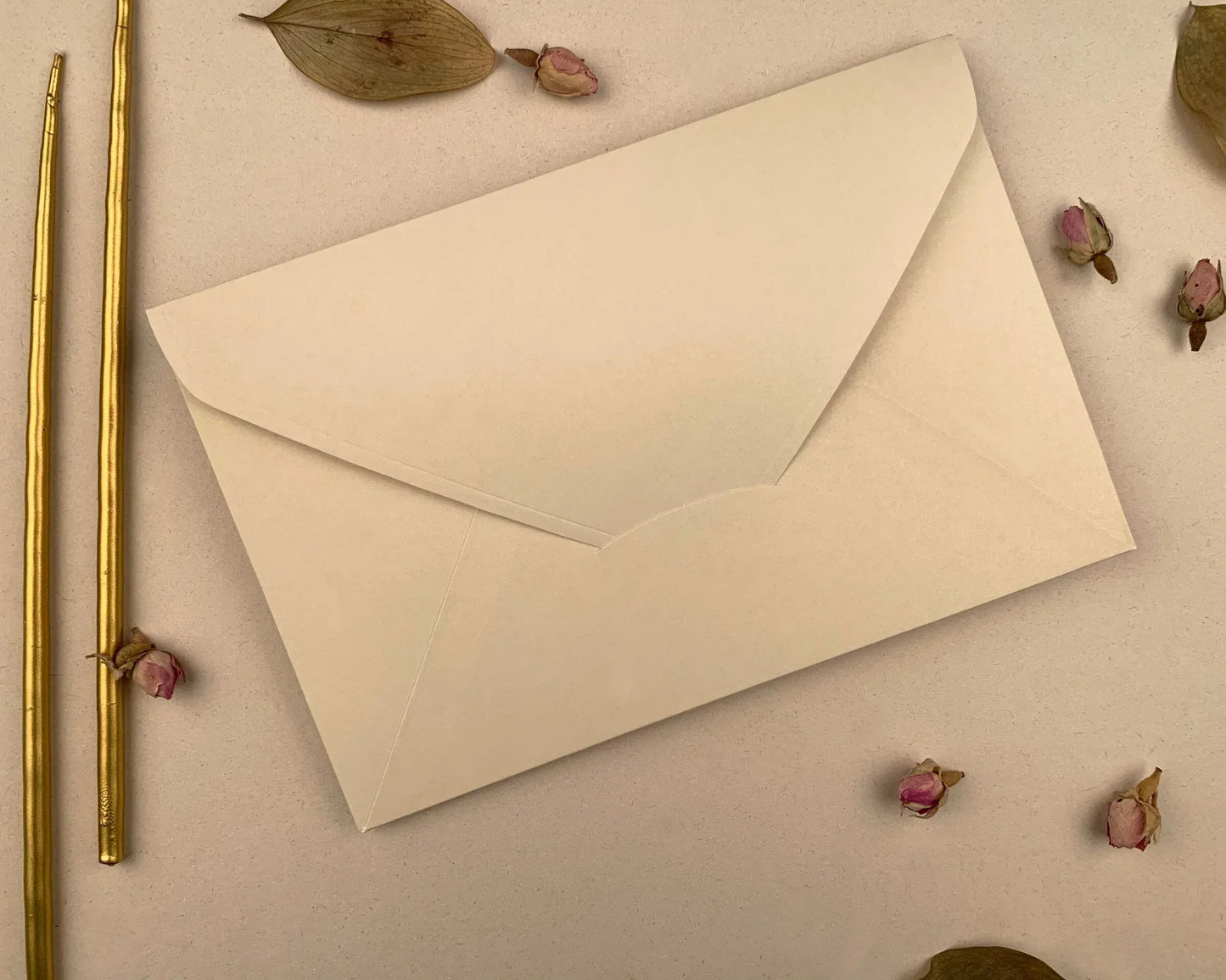 Plic Invitatie - E14x21 cm, 200gr. crem inchis mat - orizontal - MirajulNuntii.ro
