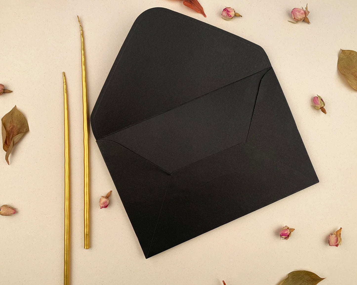 Plic Invitatie - F14x21 cm, 210gr. negru - orizontal