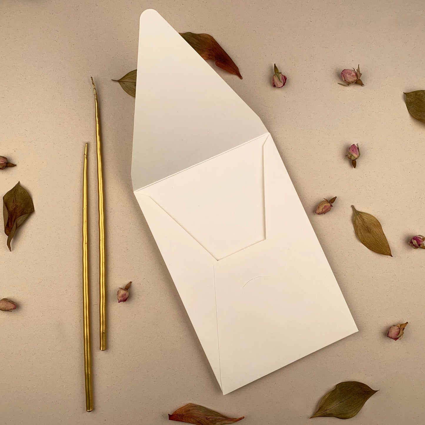 Plic Invitatie - G14x21 cm, 200gr. crem deschis mat -vertical
