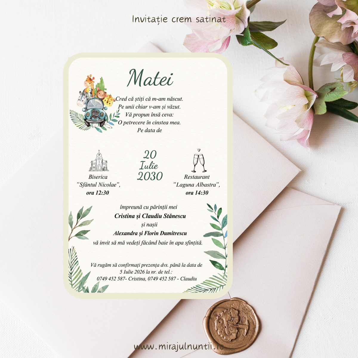 Invitație de botez cod Magnific B. 7600 în nuanțe de verde, cu mașinuță vintage, animale safari și numele părinților și nașilor.