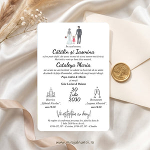 Invitație de nuntă și botez 13 x 19 cm cu ilustrația familiei – mireasă, mire și fetiță în rochiță roz, de mână – și textul invitației, pe carton alb, lângă un plic crem cu sigiliu auriu