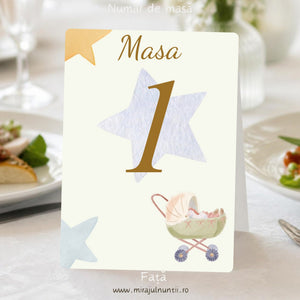 Număr de masă botez cu cărucior de bebeluș în acuarelă și steluțe aurii pe fond crem, „Masa 1” auriu pe o stea albă, față, cod Magnific B.7-20007
