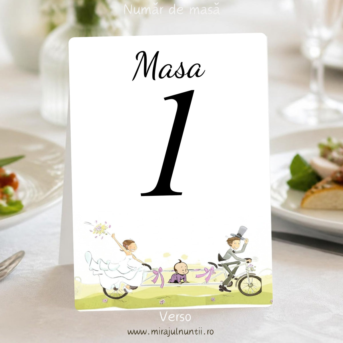 Număr de masă alb, verso: același „Masa 1” și aceeași ilustrație cu mirii pe bicicleta tandem și bebelușul pe iarbă, tipărit față-verso