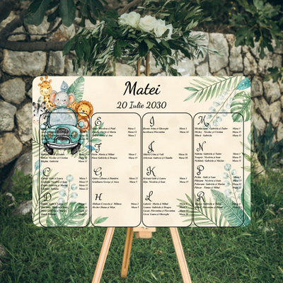 Opis botez orizontal 42 x 30 cm cu mașinuță vintage, girafă, elefant, leu și zebră, frunze tropicale verzi, numele „Matei” și data mari, centrate sus, listă invitați pe litere, pe șevalet, cod Magnific B. 7600