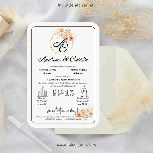 Invitație de nuntă cod Magnific C.44 cu monogramă într-un cerc auriu și flori pudrate