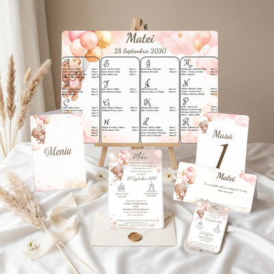 Set papetărie botez cu ursuleț, baloane și steluțe, cod B.23-20023: opis pe șevalet, meniu tip carte, invitație tipărită pe plic cu sigiliu, număr de masă, plic de bani personalizat cu numele Matei și invitație digitală pe telefon