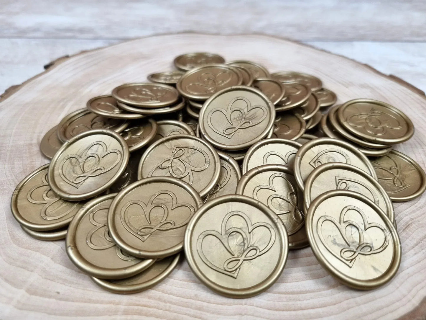 Sigilii din ceară naturală - model Auriu Inimi Infinit