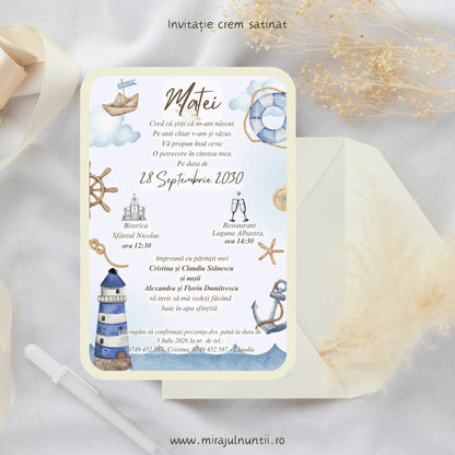 Invitație de botez cod Magnific B.25-20025 cu far în dungi și ancoră în acuarelă bleu.