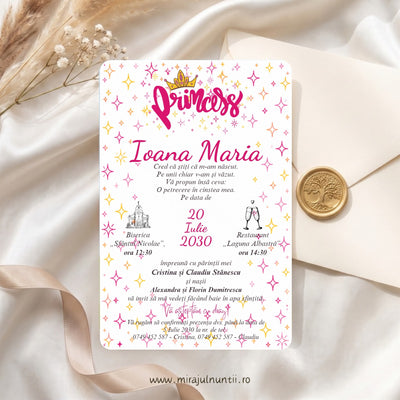 Invitație de botez tipărită cu inscripția Princess roz și coroniță aurie, steluțe roz și aurii pe fond alb, numele Ioana Maria, cod B. 6017