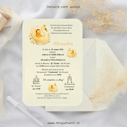 Invitație de botez cod Magnific B.19-20019 cu bebeluș care doarme pe spatele unei lebede aurii.