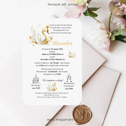 Invitație de botez cod Magnific B.17-20017 cu numele micuței scris caligrafic cu auriu, sub lebădă.