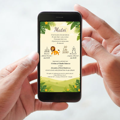 Invitație digitală de botez cu leuț vesel și frunze tropicale, afișată pe ecranul unui telefon
