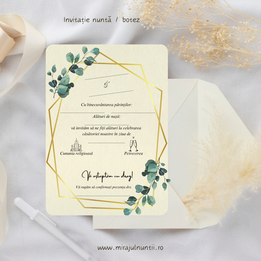 Invitație de nuntă pe fundal crem cu model botanic eucalipt și ramă geometrică aurie, prezentată alături de un plic crem asortat.