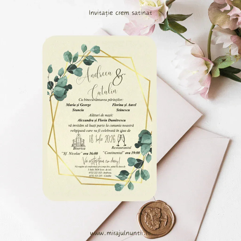 Invitație de nuntă botanică cod Magnific C.12, cu eucalipt verde și chenar auriu.
