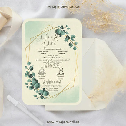 Invitație de nuntă cod Magnific C.24 cu frunze de eucalipt și chenar geometric auriu.