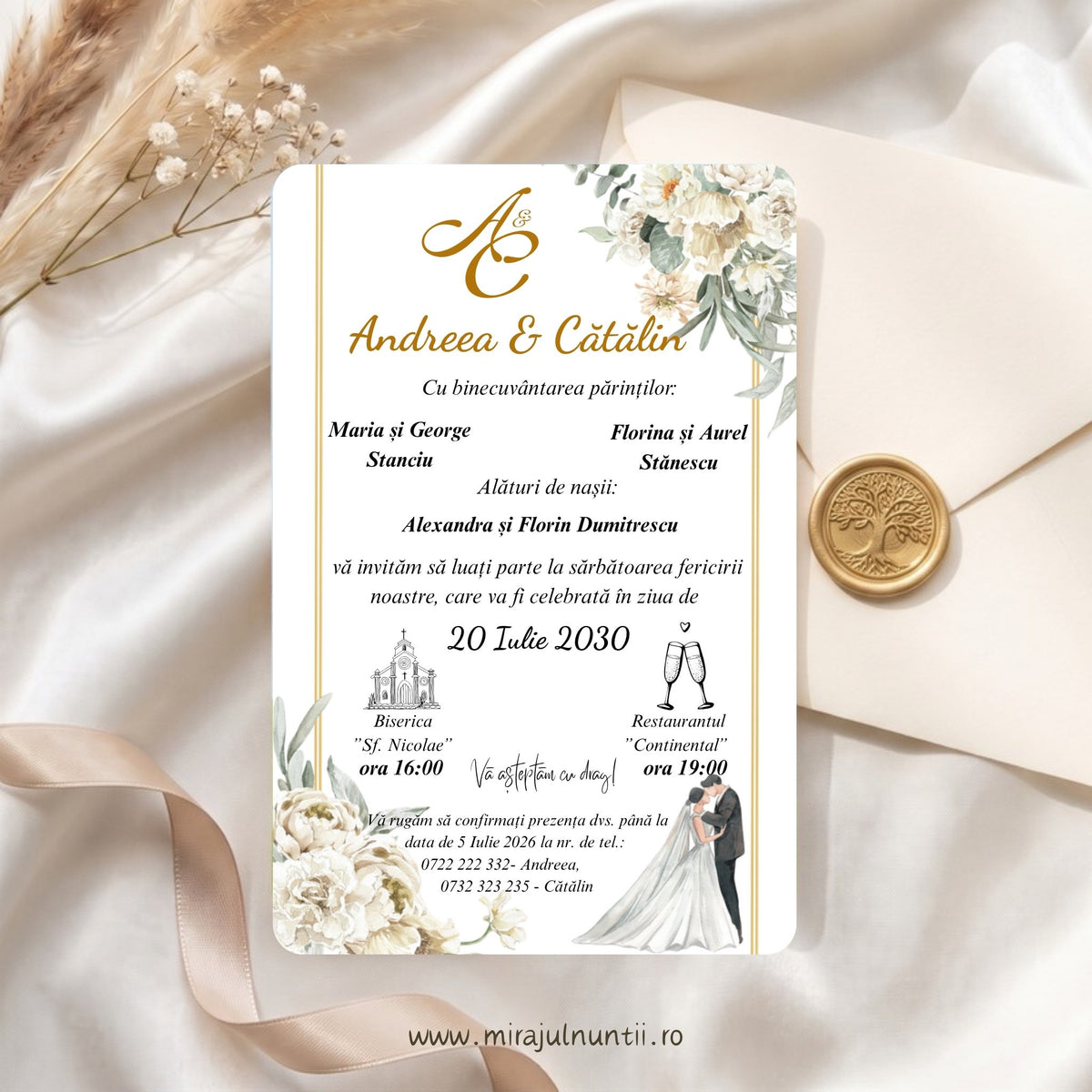Invitație de nuntă tipărită C.8-10008, fond alb cu colțuri rotunjite: monograma A & C și numele Andreea & Cătălin în auriu, textul invitației în negru, ilustrația mirilor jos în dreapta, buchete de flori albe cu frunze verzi și linii aurii pe margini