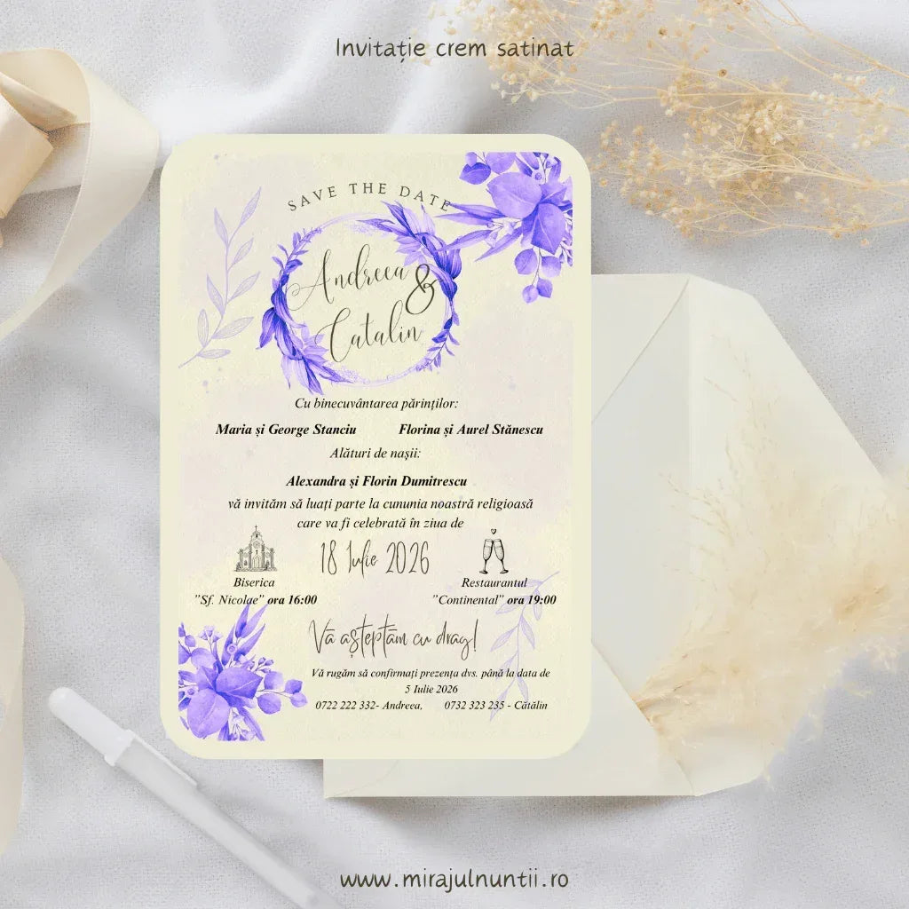 Invitație de nuntă cod Magnific C.31 cu coroniță mov și mesajul Save the date.