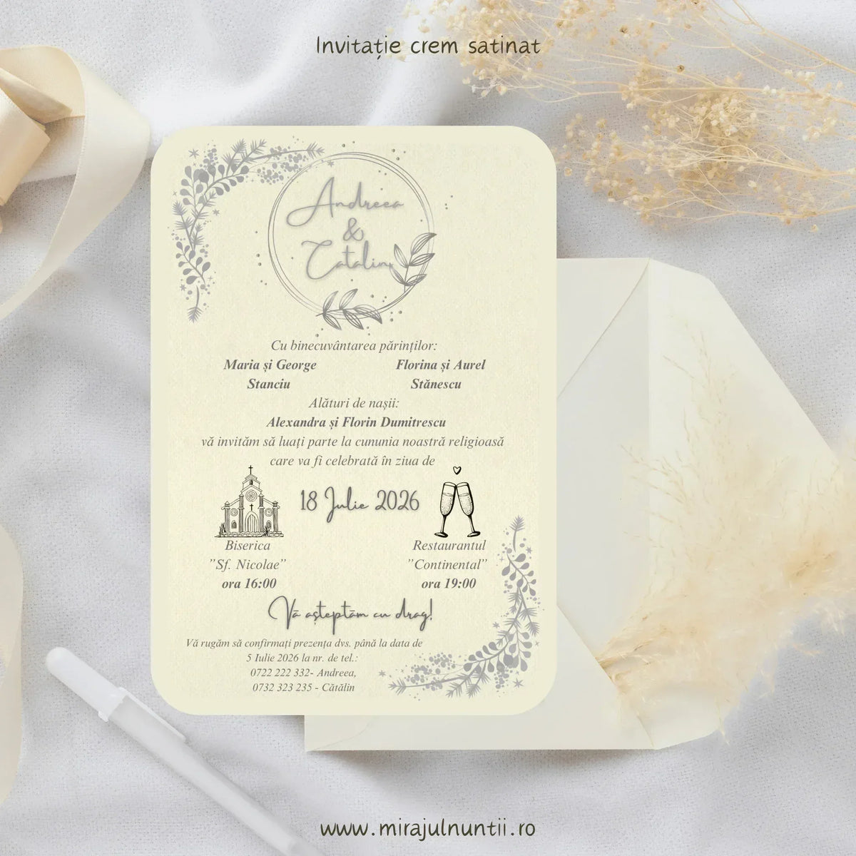 Invitație de nuntă cod Magnific C.13.2 cu ramuri fine desenate în argintiu.