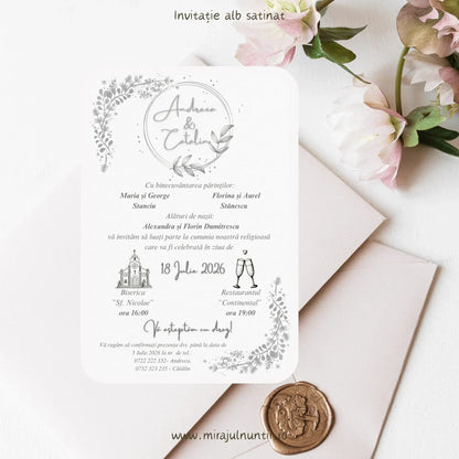 Invitație de nuntă alb și argintiu cod Magnific C.13.2, cu nume scrise caligrafic într-un cerc.
