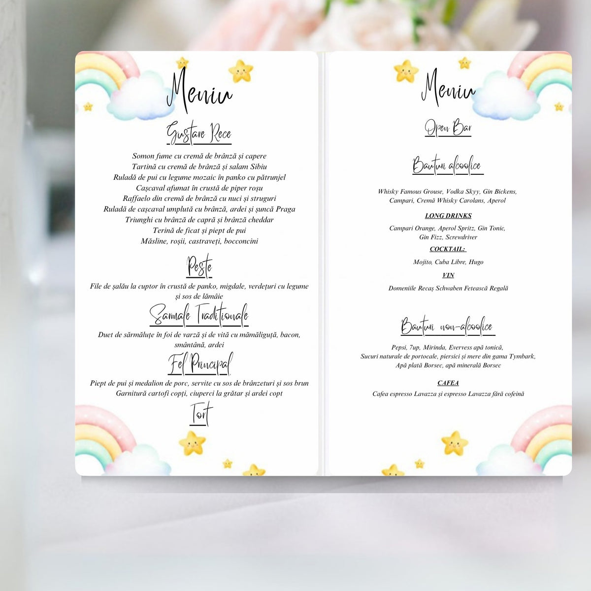 Interior meniu botez tip carte deschis, cu mâncarea în stânga și băuturile în dreapta, încadrat de curcubeie pastel pe nori și steluțe galbene