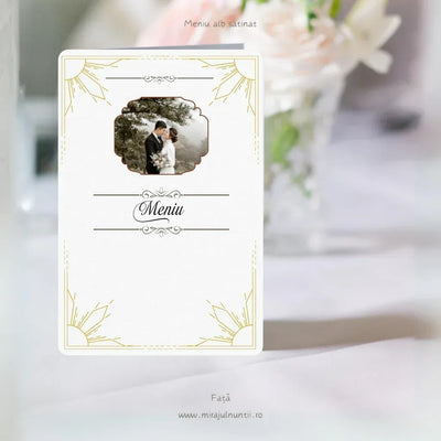 Meniu de nuntă pliat tip carte cu fotografia mirilor și frunze aurii, alb și auriu – cod C.2