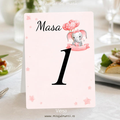 Număr de masă botez „Masa 1”, verso, cu elefănțel și baloane inimioare roz pe banderolă roz, steluțe roz pe fundal roz pal, tipărit față-verso – cod Magnific B.13-20013