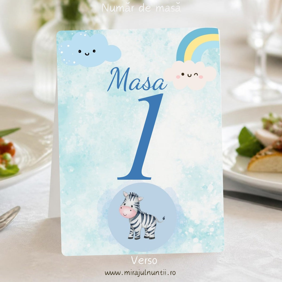 Număr de masă botez B.1-20001, verso: același design cu norișor și curcubeu mari, „Masa”, cifra 1 și pui de zebră în cerc bleu, carton alb satinat tipărit față-verso
