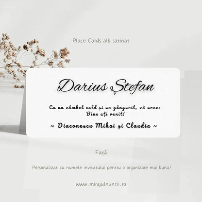 Plic de bani botez cu grafică personalizată, cu numele copilului, folosit ca card de loc.