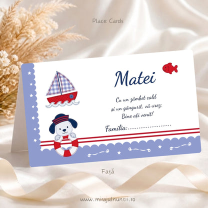 Plic de bani botez personalizat B. 7506, față: numele Matei, mesajul de bun venit și rândul Familia, cu bărcuță cu pânze în carouri, cățeluș marinar cu colac, pește roșu, bandă bleu cu stele și dungi roșii
