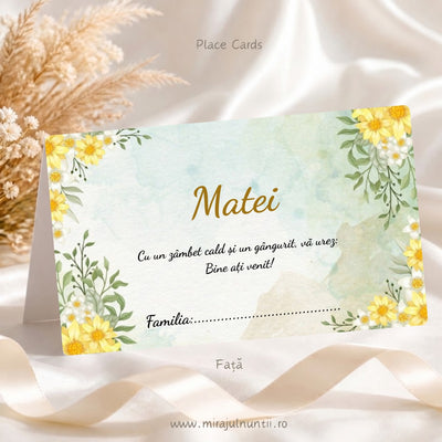 Plic de bani botez personalizat B.34-20034, fața: buchete de flori galbene și albe pe fond acuarelă verde pal, numele Matei, mesaj de bun venit și rândul Familia