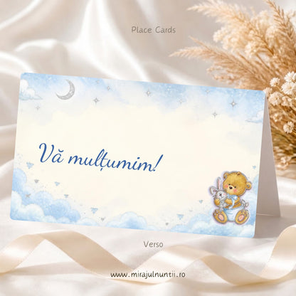 Set 25 plicuri de bani botez B.37-20037, verso: mesajul „Vă mulțumim!” cu albastru pe cer în acuarelă bleu, cu un ursuleț mic în dreapta jos