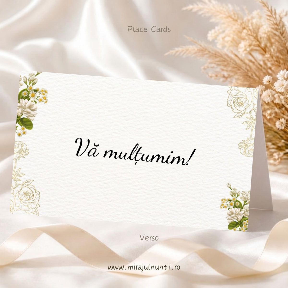 Set 25 plicuri de bani de nuntă C.58, spatele: Vă mulțumim! între buchetele de flori albe cu mușețel și trandafirii aurii desenați, pe fond alb