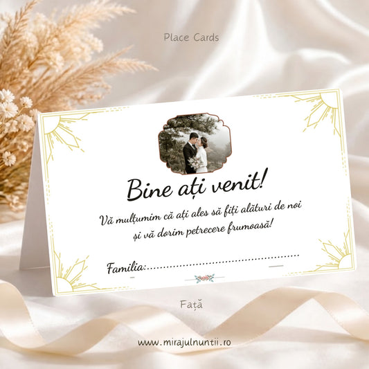 Set 25 buc. plicuri de bani pentru nuntă, fața, pus îndoit ca un card de loc: medalion foto al mirilor, „Bine ați venit!”, mesajul de mulțumire, rândul „Familia:” și ornamente aurii fine, Place Cards 10002