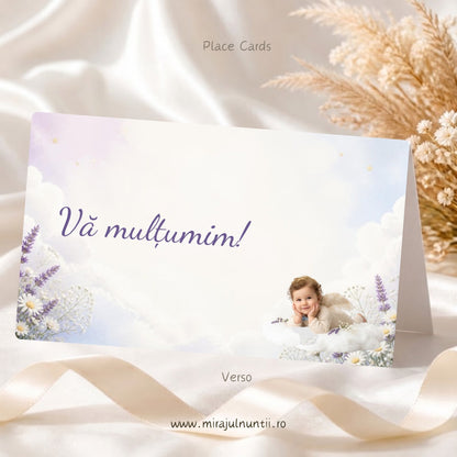 Set 50 plicuri de bani botez Îngerași și Norișori 20036, spate: „Vă mulțumim!” și un îngeraș culcat pe un norișor, cu lavandă și margarete
