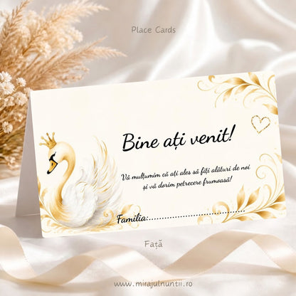Set 50 plicuri de bani botez cu lebădă cu coroniță și frunze aurii, alb și auriu, Place Cards 20017 – fața cu Bine ați venit!, mesajul de mulțumire și rândul Familia