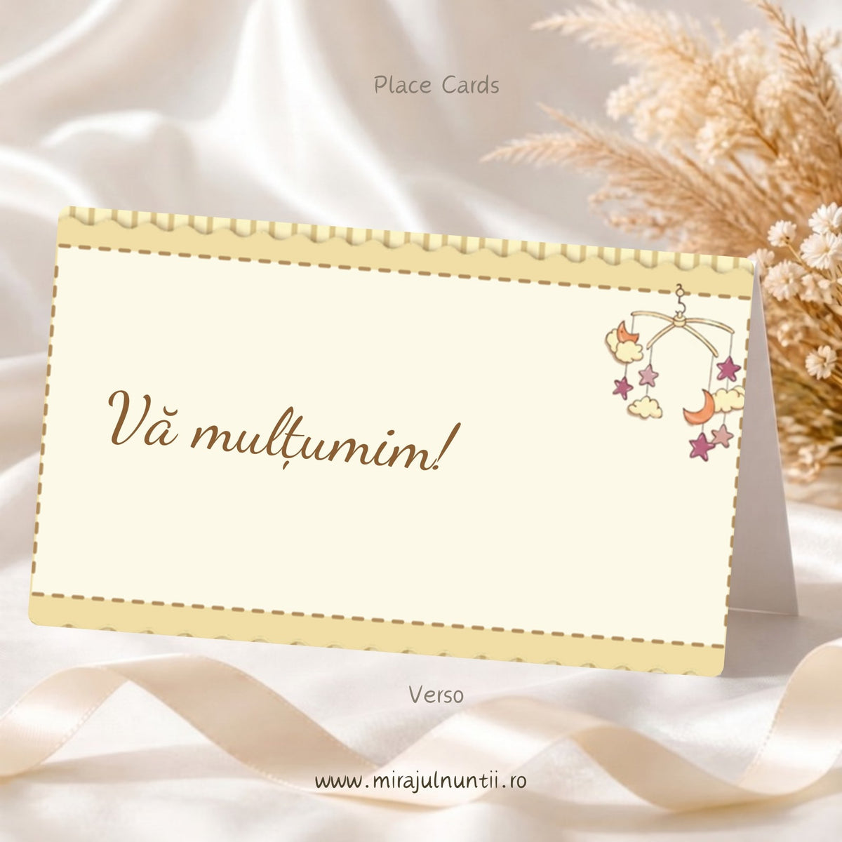 Set 50 plicuri de bani botez, spate, cu mesajul Vă mulțumim! și caruselul de pătuț în dreapta sus, cod B. 7114