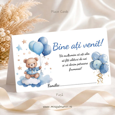 Set 50 buc. plicuri de bani botez B.31-20031, fața: ursuleț pe nor cu baloane albastre, Bine ați venit!, mesaj de mulțumire și rândul Familia