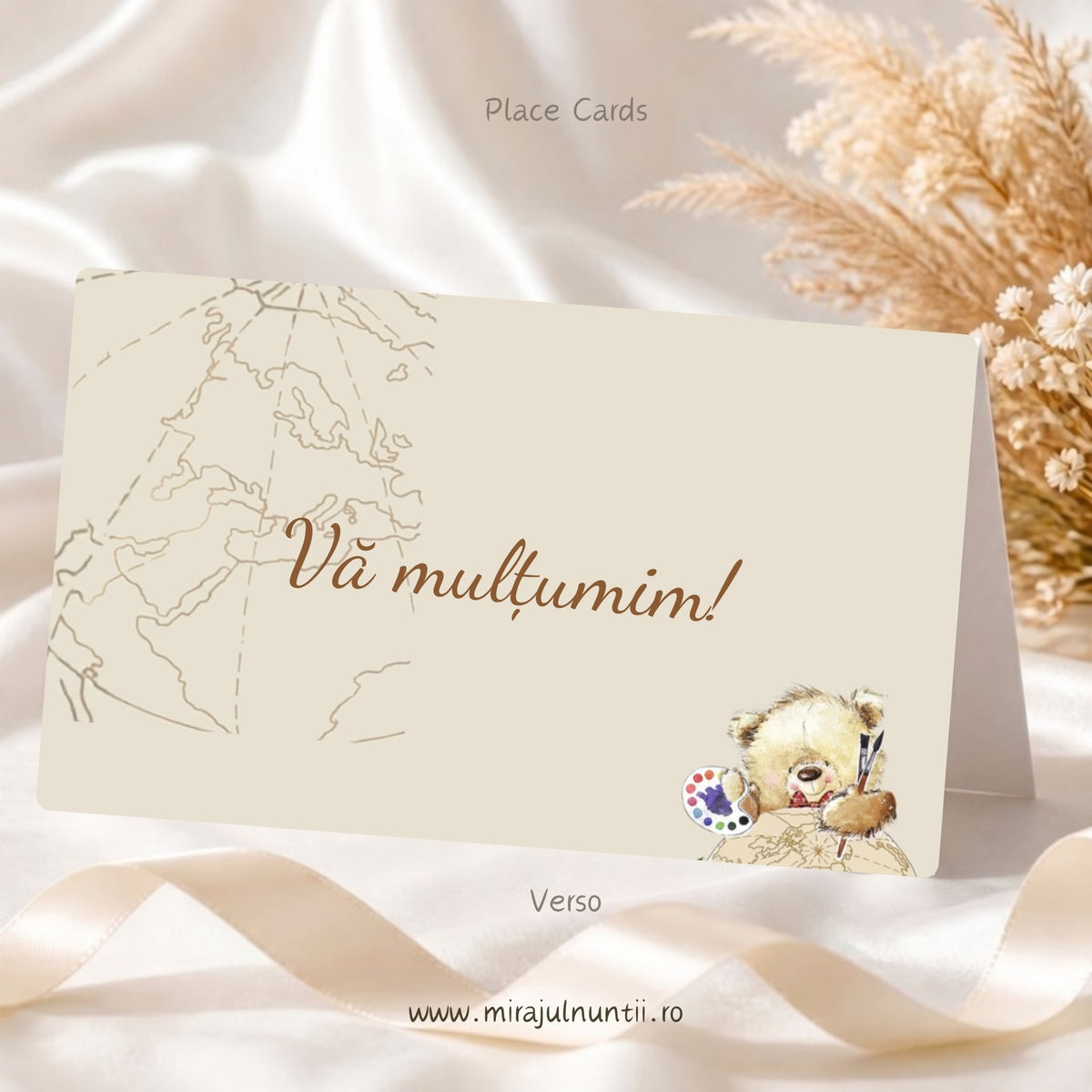 Set 50 plicuri de bani botez B. 7614, verso: „Vă mulțumim!” pe fond crem, ursuleț pictor cu paletă și glob în colțul din dreapta jos și hartă a lumii discretă