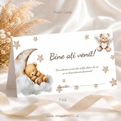 Set 50 plicuri de bani botez cu ursuleț pe semilună, ursuleț-îngeraș și steluțe bej, față cu „Bine ați venit!”, mesaj de mulțumire și rândul Familia, Place Cards 20022