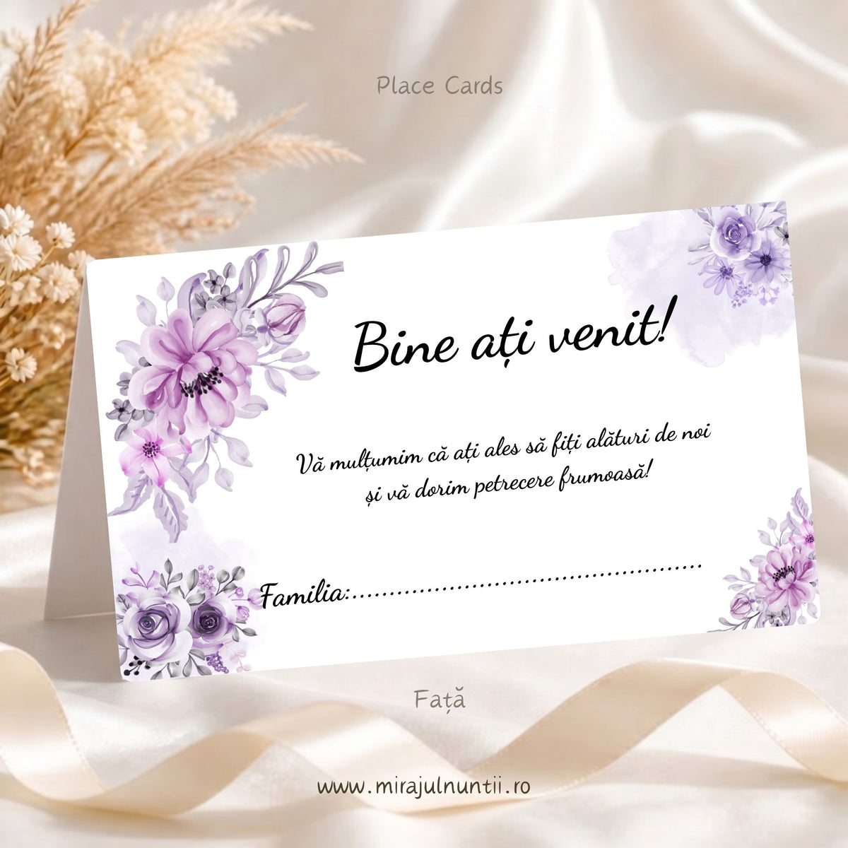 Set 50 plicuri de bani nuntă C.38, fața: „Bine ați venit!”, mesajul de mulțumire și rândul „Familia:” de completat de mână, cu flori și trandafiri lila și mov în acuarelă în colțuri