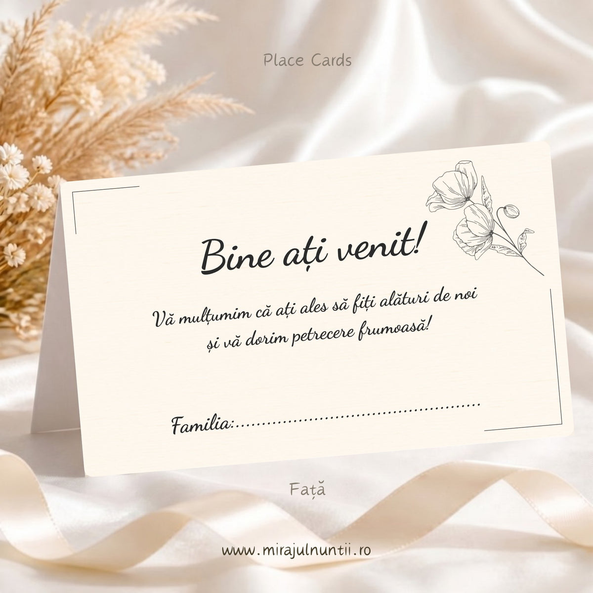 Set 50 buc. plicuri de bani nuntă C.52, fața: „Bine ați venit!” și mesajul de mulțumire în gri-grafit, flori de mac desenate în linie fină pe fond crem, rândul „Familia:” de completat