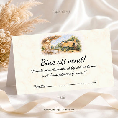 Set 50 plicuri de bani nuntă Pergolă de Grădină și Avion Vintage, Place Cards 10049, fața: „Bine ați venit!” și mesajul de mulțumire, rândul „Familia: ...” de completat de mână, vignetă în acuarelă cu pergolă, masă festivă și avion vintage galben, pe fond de marmură bej